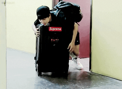 방탄 지민 : 빨리가요 비행기 시간 놓치게써! | 인스티즈