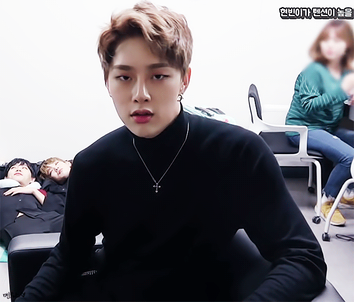 이 짤에서 포인트는 권현빈 뒤에서 웃음 참고있는 김용국임 | 인스티즈