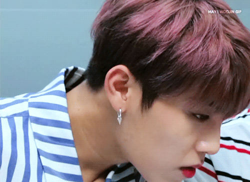 박우진 까만거 너무 예쁘게 까맣다 | 인스티즈