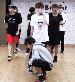 슈가 이거 엄청 설레는데 알고보니 안무였엌ㅋㅋㅋㅋㅋ | 인스티즈