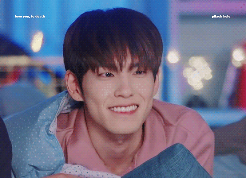 자기 데뷔곡들으면서 미친듯이 감탄하는 아이돌 | 인스티즈