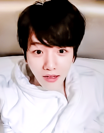 백현 얼굴만 보면 설레는 나란 사람......gif | 인스티즈