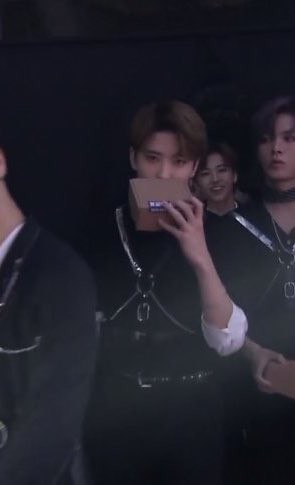 팬한테 키스마크 선물한 아이돌 | 인스티즈