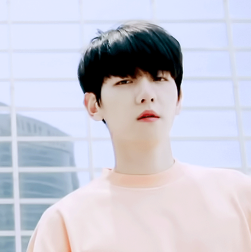 진짜 백현 눈화장 안한 거 심하게 좋다..ㅠㅠㅠㅠ gif | 인스티즈