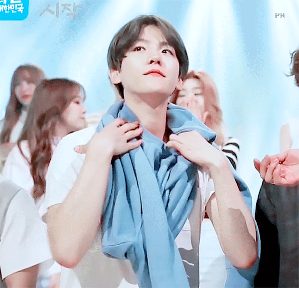 진짜 백현 눈화장 안한 거 심하게 좋다..ㅠㅠㅠㅠ gif | 인스티즈