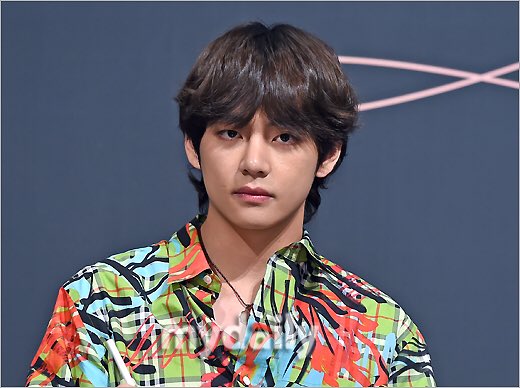 ㄱ 난 볼수록 정국이는 당연 공이고 뷔도 딱 대놓고 공임 | 인스티즈