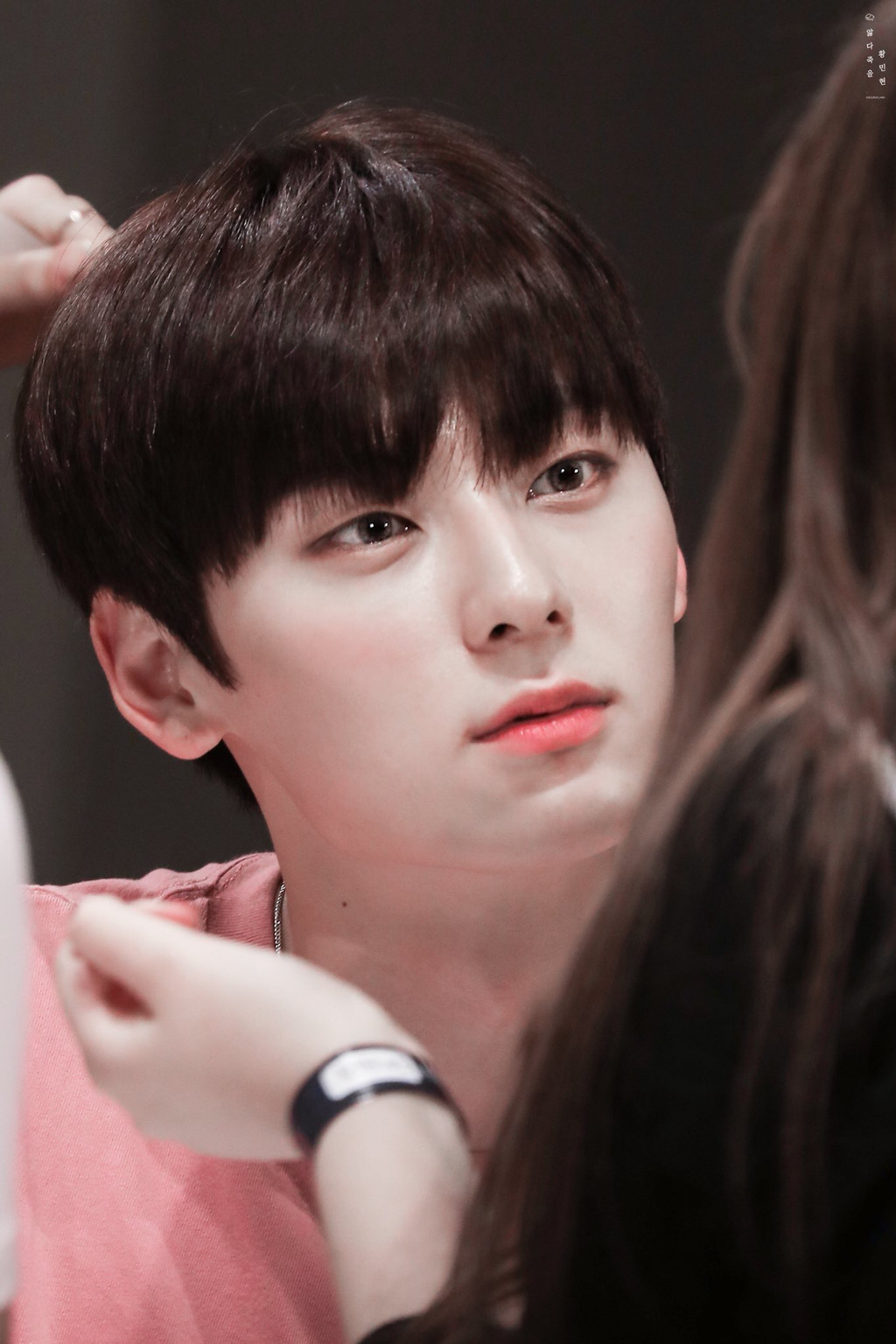 아 나 황민현 렌즈낀날 팬싸한 사진 이거 첨 보는데 너무 심장떨려 | 인스티즈