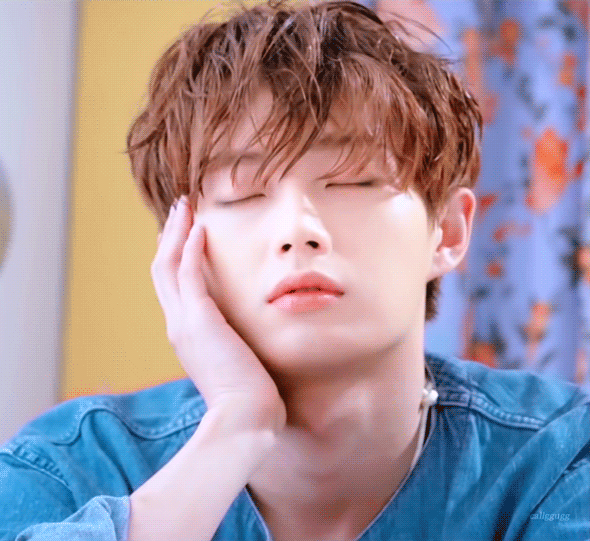 아니... 꽃무늬 커텐이 이렇게까지 잘 어울려도 되는 거냐구... | 인스티즈