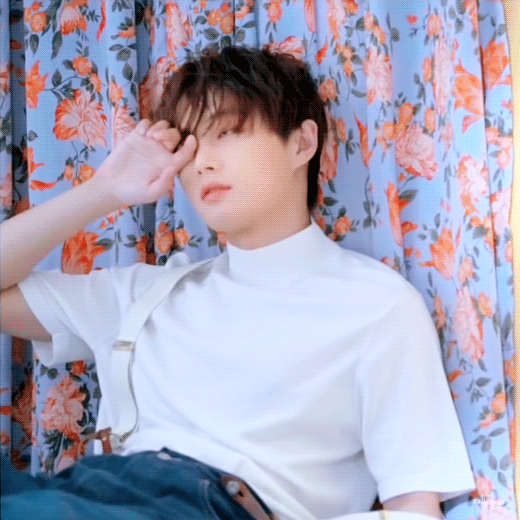 아니... 꽃무늬 커텐이 이렇게까지 잘 어울려도 되는 거냐구... | 인스티즈