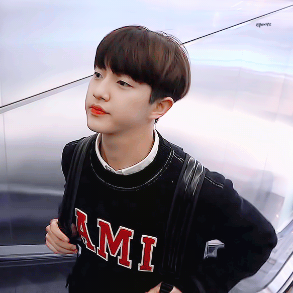 골차 ㄹㅊ 1이 2한테 냉면 엎음 근데 3도 2한테 수박 떨어트림 | 인스티즈