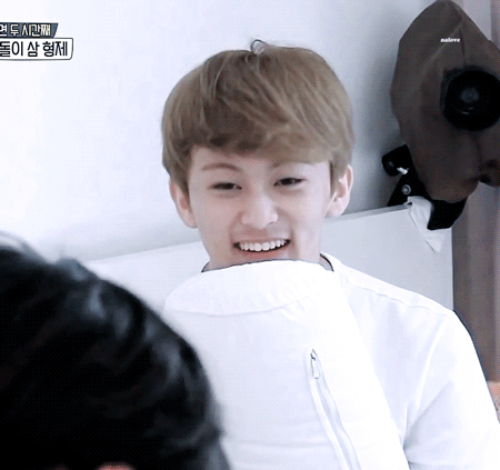 아 이불밖은위험해 재탕하는데 마크가 강다니엘 말없이 쳐다보는 거 너무 ㄱㅇㅇ | 인스티즈