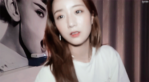 윤보미 유튜브 채널에 이 영상 올린거는 오바쌈바고 | 인스티즈