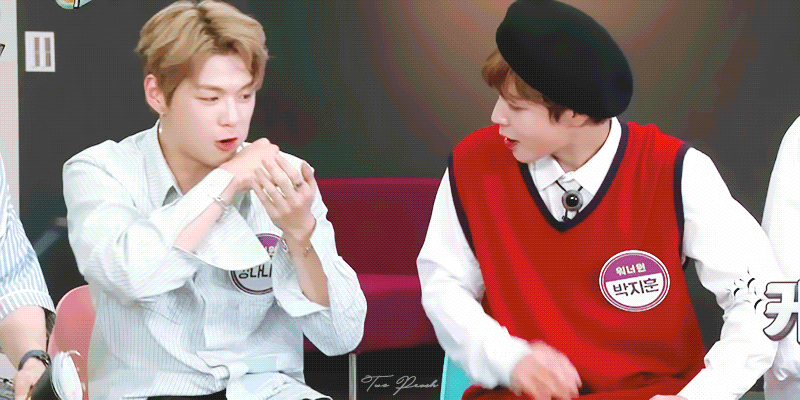 ㄱ 난 만약 내 친구가 이렇게 내 입 닦아주면 당장 그 손 물었을거야 ㅈㅇ녤윙 | 인스티즈