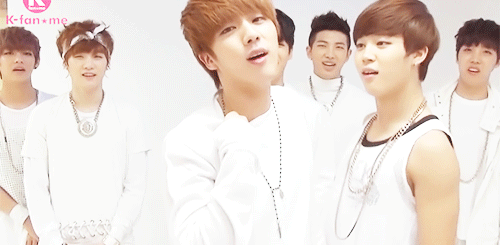 방탄 진의 소매(?) 와 함께 내려가는 | 인스티즈