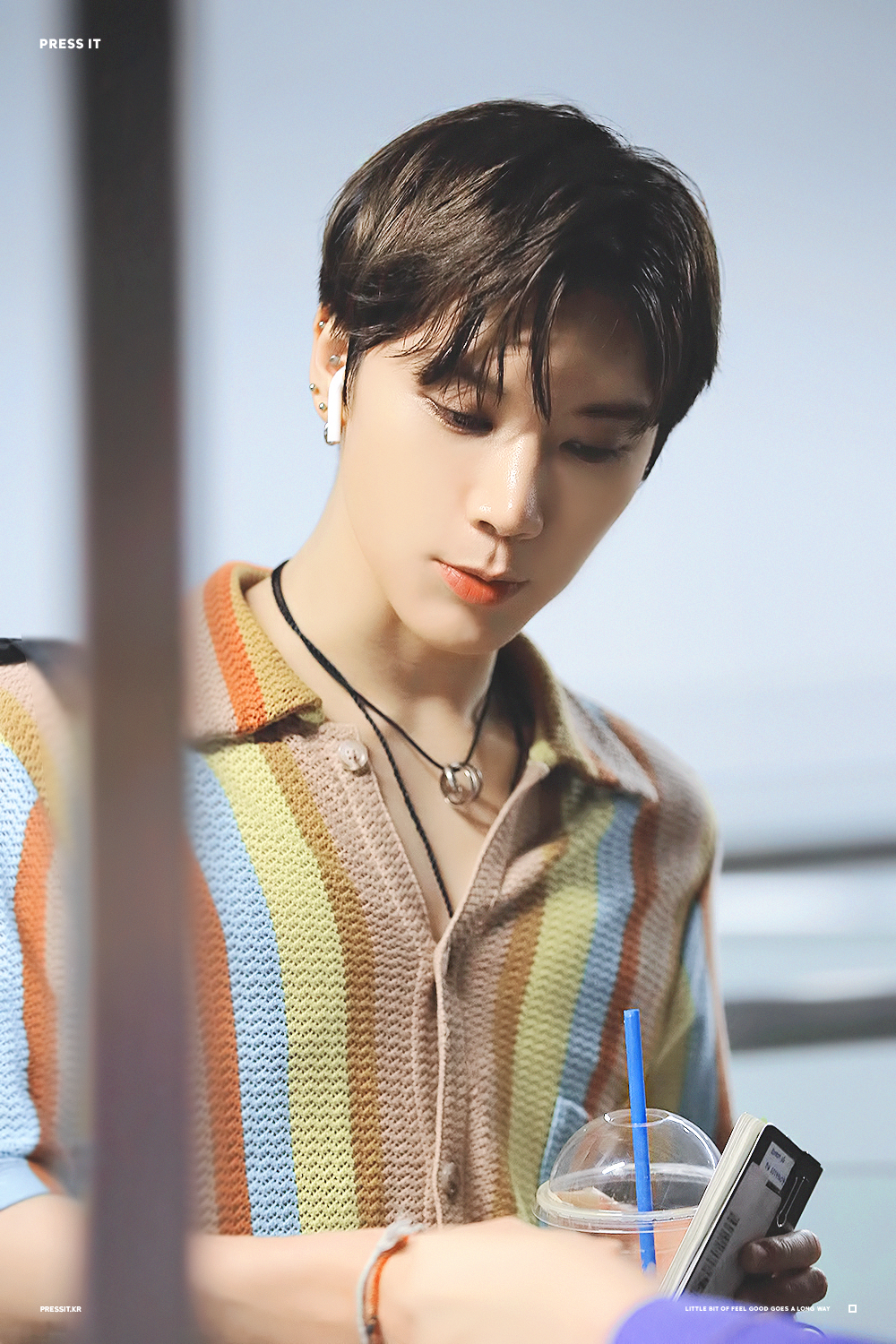 나 얘 눈 내리깐거 너무 예뻐서 현기증 | 인스티즈