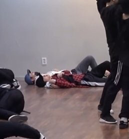 방탄 팬들아 이 두 명 누구야? | 인스티즈