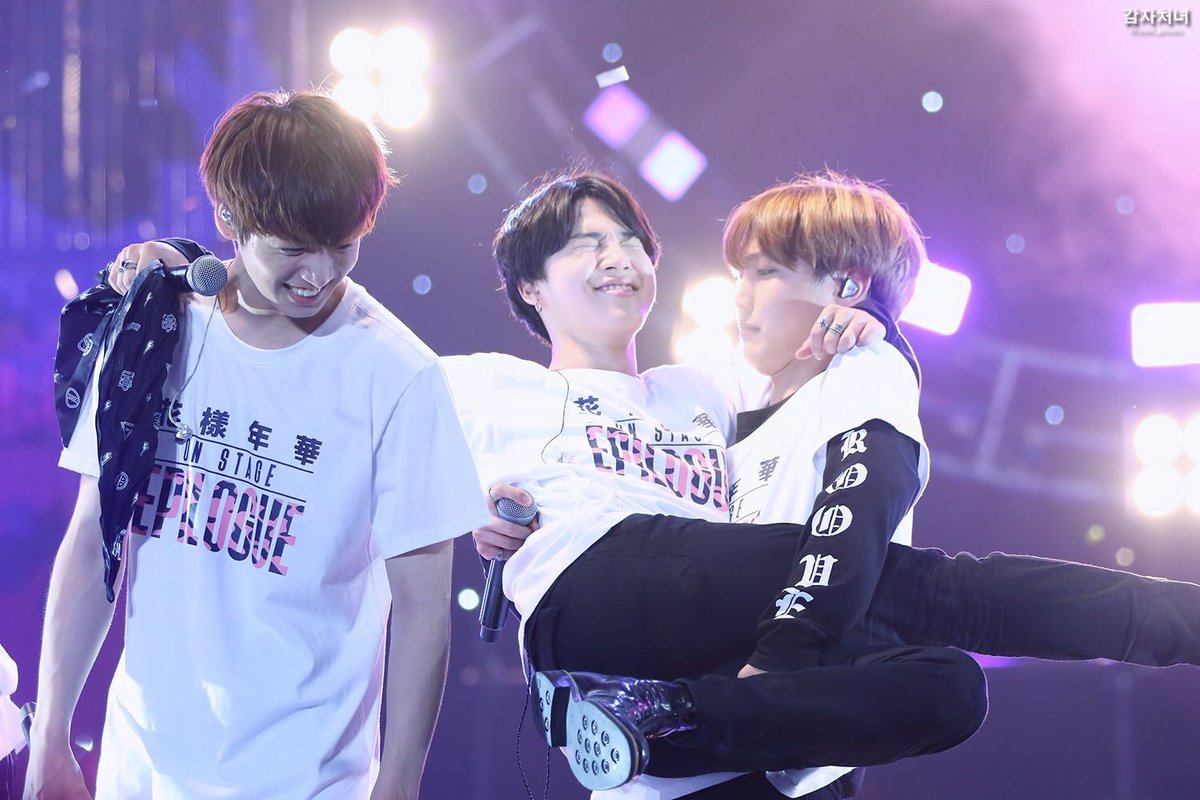 ㄱ 지민 른 정말 최고인게 멤버들한테 대놓고 이쁨받는거야 | 인스티즈