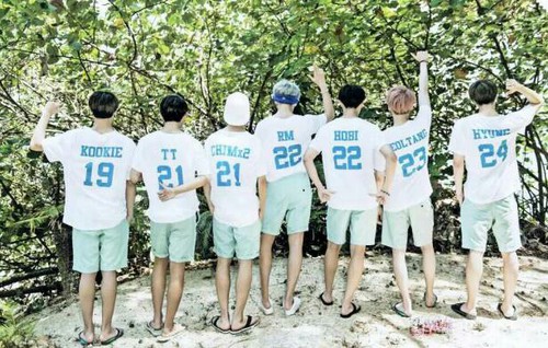 방탄 매년 이 옷 입는거 너무 귀여워 | 인스티즈