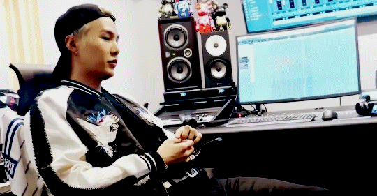 쓰니가 사랑하는 방탄 슈가 민피디 모먼트 | 인스티즈