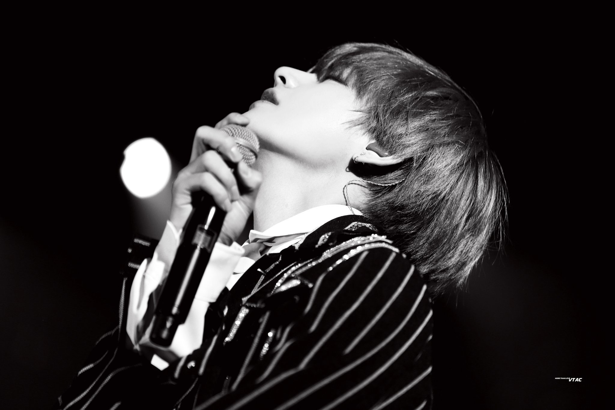 뷔는 옆선이 쩌는거같아 | 인스티즈