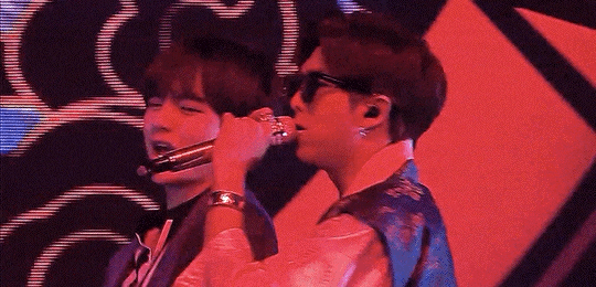 방탄 무대에 팬 난입 레전드다 이건.. | 인스티즈