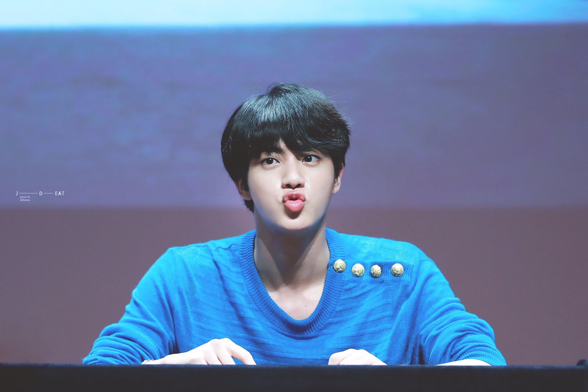 방탄 진 입술도 썰면 두접시 반은 나오겠다 | 인스티즈