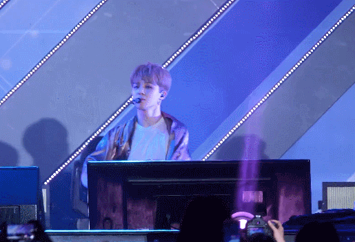 방탄 지민 넘어져놓고 웃으면 | 인스티즈