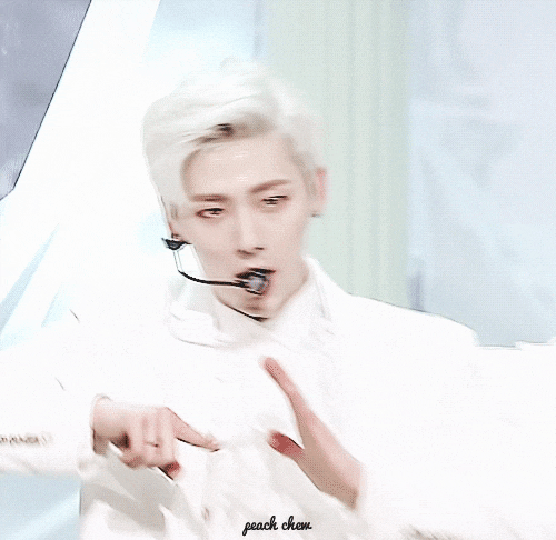 황민현 냉미남이길 여전히 거부하는 냉미남.. 데뷔초부터 덮민현 못 잃는 민혀니 | 인스티즈