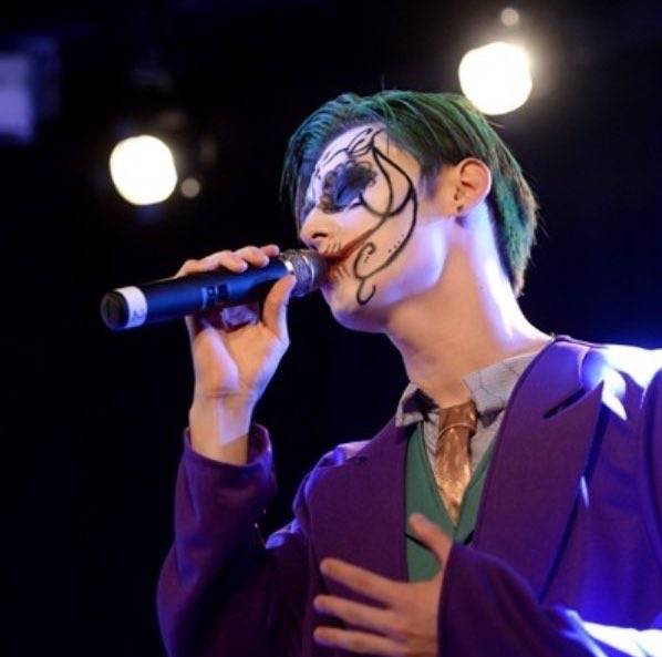 황미년 겁나 잘생김 그냥 황민현 치면 자동으로 잘생겻다 따라나와야 하는 거 아닙니까 | 인스티즈