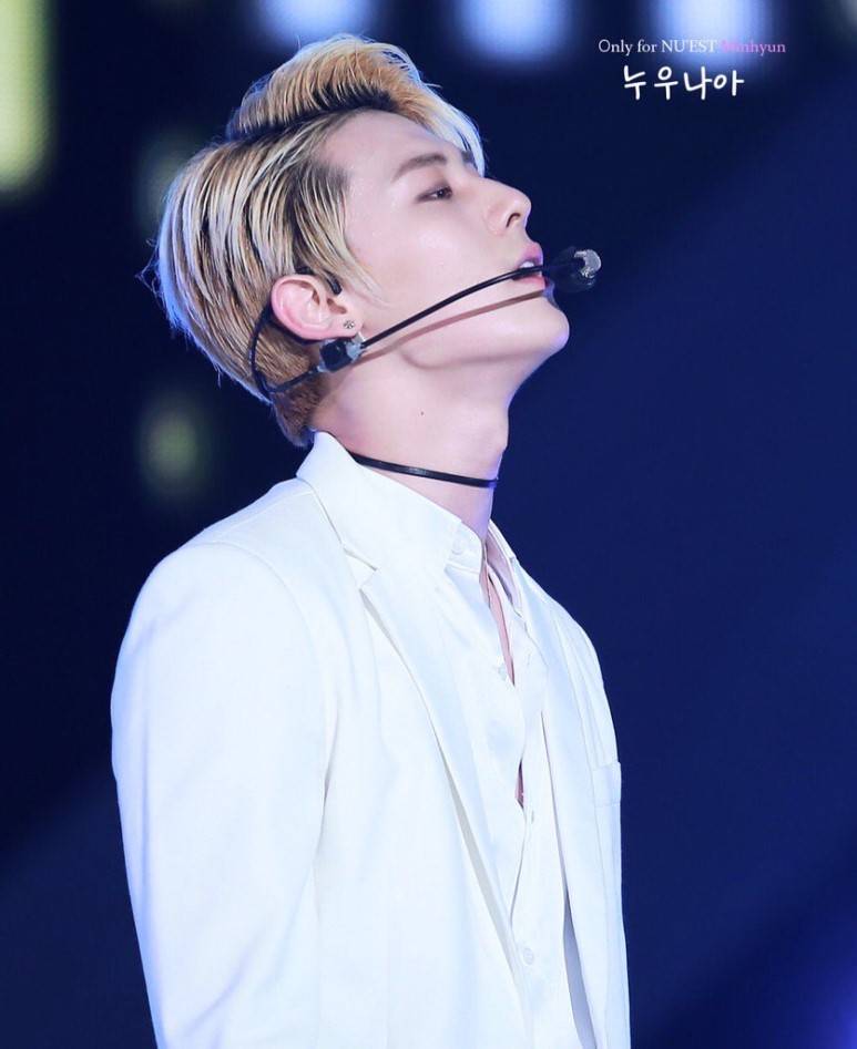 황민현 냉미남이길 여전히 거부하는 냉미남.. 데뷔초부터 덮민현 못 잃는 민혀니 | 인스티즈