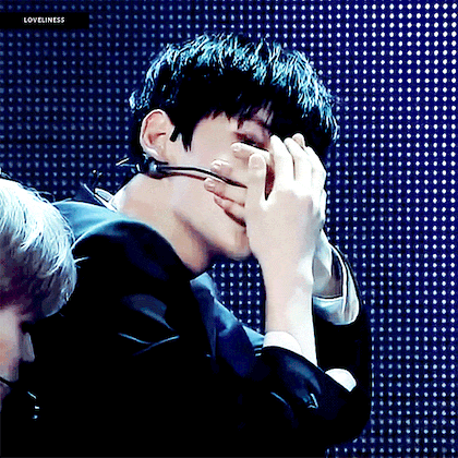 황미년 겁나 잘생김 그냥 황민현 치면 자동으로 잘생겻다 따라나와야 하는 거 아닙니까 | 인스티즈