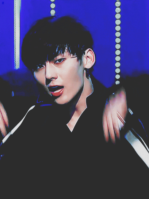 황미년 겁나 잘생김 그냥 황민현 치면 자동으로 잘생겻다 따라나와야 하는 거 아닙니까 | 인스티즈