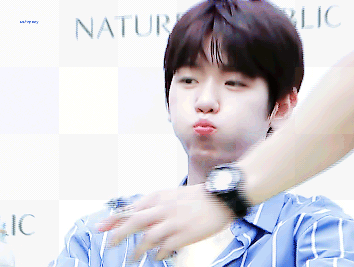 최근의 백현 얼굴은 진짜...gif | 인스티즈