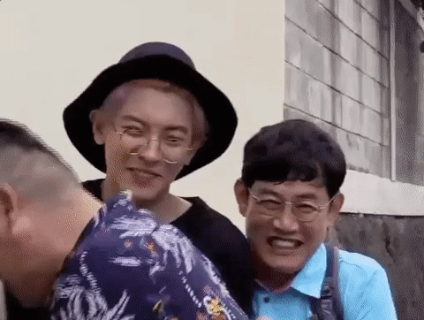찬열이 웃을 때 옆 사람 때리는 습관 있는데 ㅋㅋㅋㅋㅋㅋㅋㅋㅋㅋ | 인스티즈
