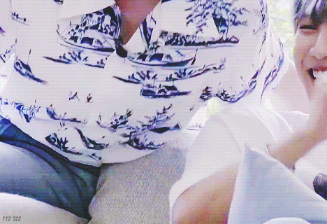 ㄱ 들어와서 내 밀메의 손을 봐줘 후회하지 않을거야 | 인스티즈