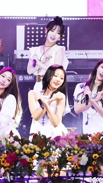 럽리 멤버들이 뽑은 제일 좋아하는 의상 | 인스티즈