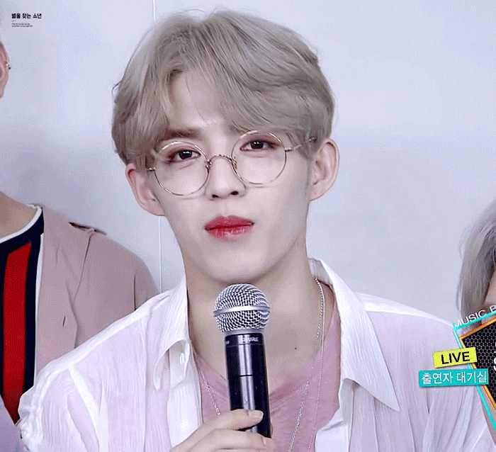 세븐틴 첫째 이 머리색에 이 안경 너무 잘어울려 | 인스티즈