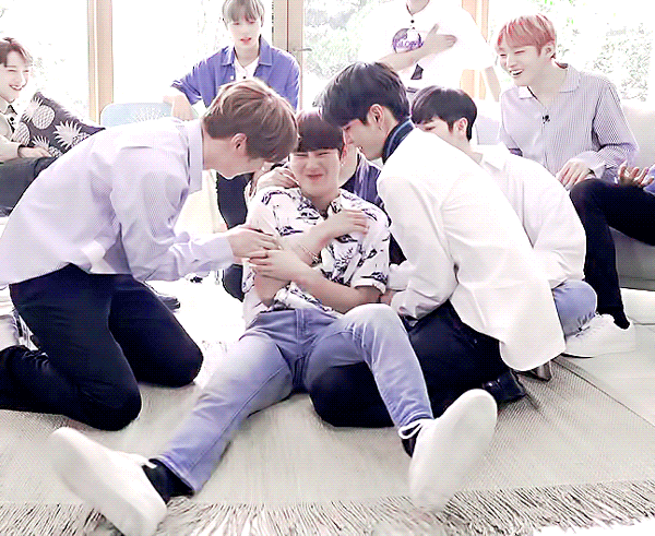 하성운 : 살려줭 😭😭 | 인스티즈