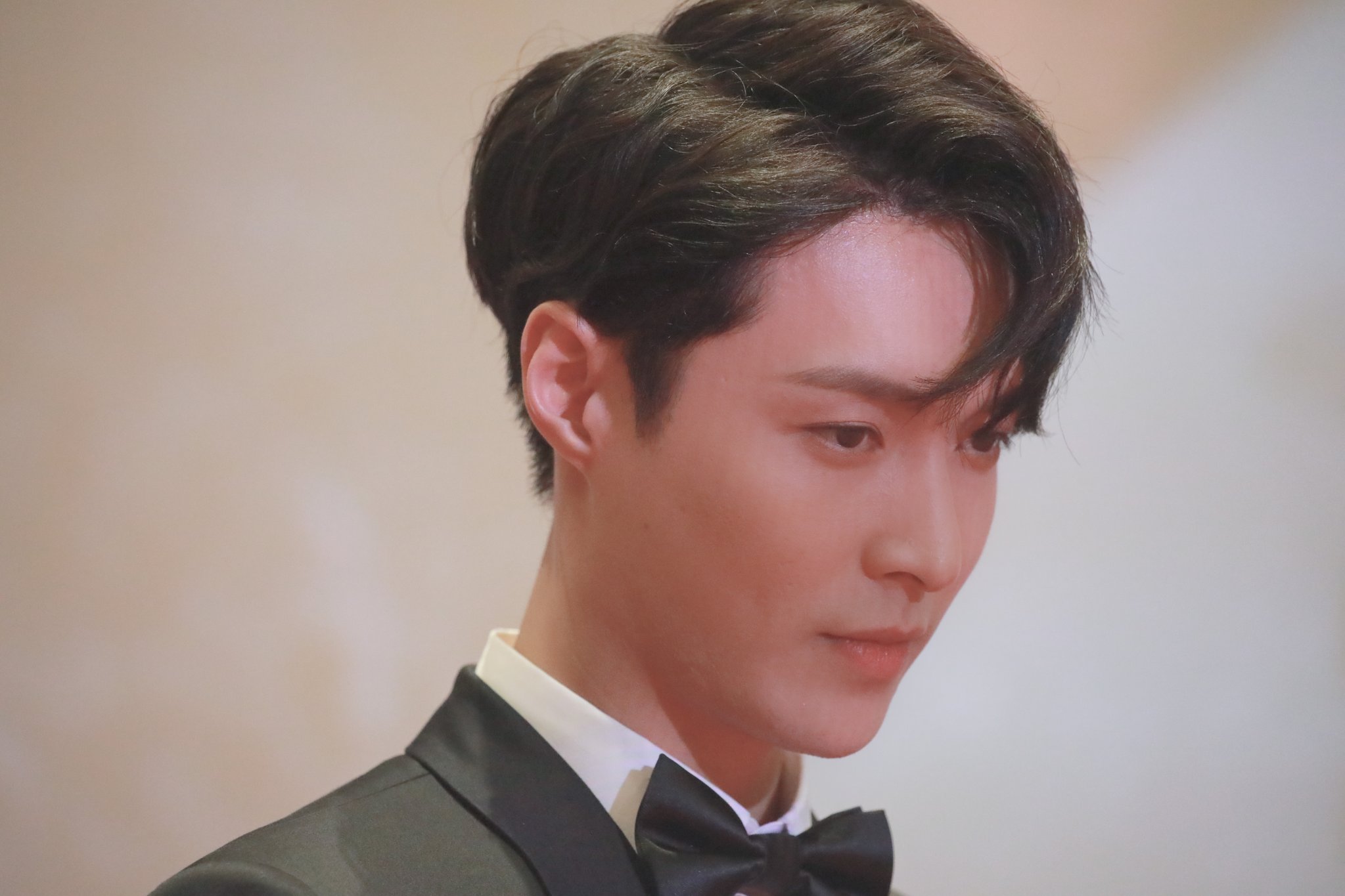 우리애는 얼굴도 잘생겼는데 노래도 잘하고 춤도 잘추고 연기도 잘하고 작사작곡편곡도 잘하고 기타 피아노도 잘치는데 악보는 못보고(절대음감) 영어도 잘해요 | 인스티즈