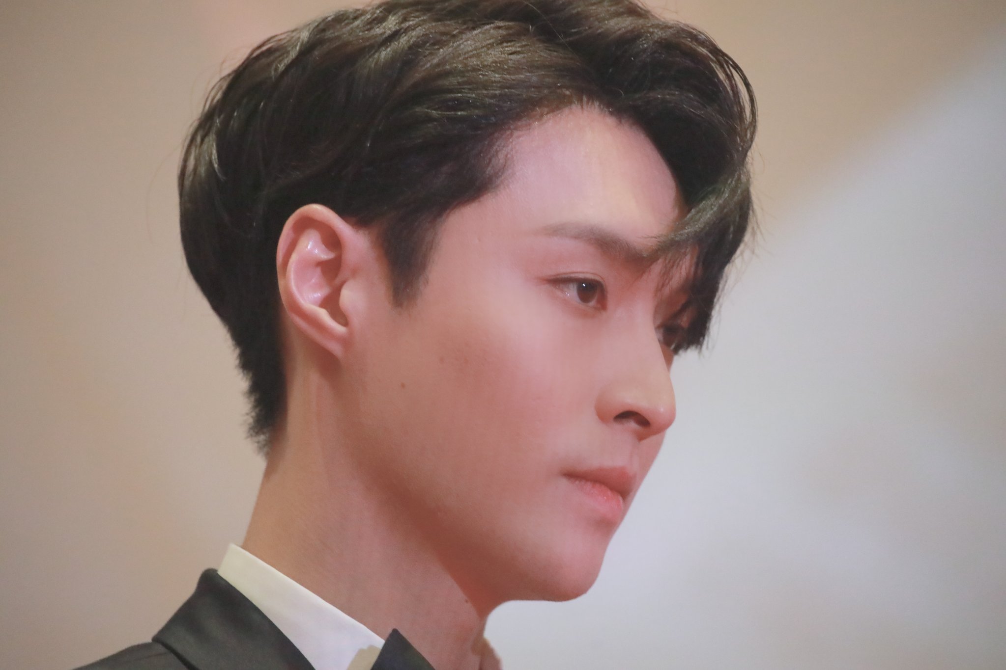 우리애는 얼굴도 잘생겼는데 노래도 잘하고 춤도 잘추고 연기도 잘하고 작사작곡편곡도 잘하고 기타 피아노도 잘치는데 악보는 못보고(절대음감) 영어도 잘해요 | 인스티즈