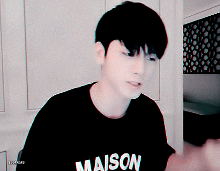 🎐옹성우 개인 브이앱 특유의 분위기🎐 | 인스티즈