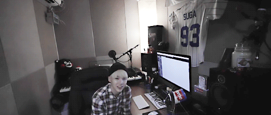 쓰니가 사랑하는 방탄 슈가 민피디 모먼트 | 인스티즈