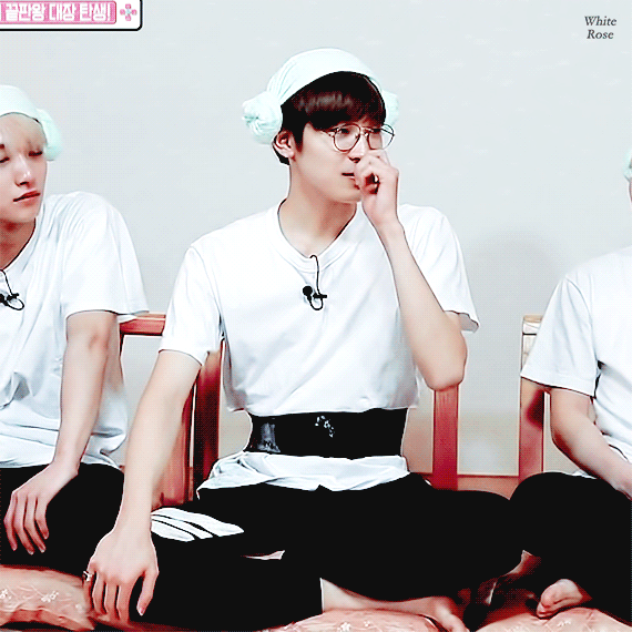 ㄹㅊ 흰색옷 입고있음 | 인스티즈