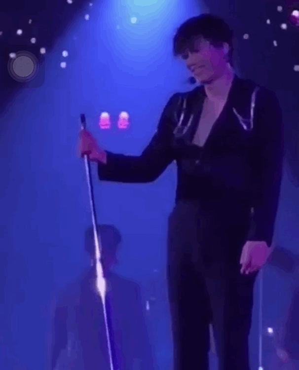 카이가 마이크 뿌셔먹었는데 다음 차례 찬열 당황스러워 하는거 겁나 웃곀ㅋㅋㅋㅋ | 인스티즈