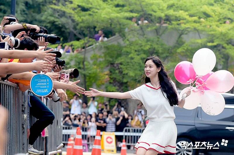 벌써부터 아이돌 포스 + 팬 서비스 장난 아니라는 프듀48 연습생 | 인스티즈