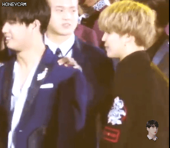 ㄱ 지민이 길 잃어버려서 길 찾아주는 아이돌 짤 보면 진짜 른 같아 | 인스티즈