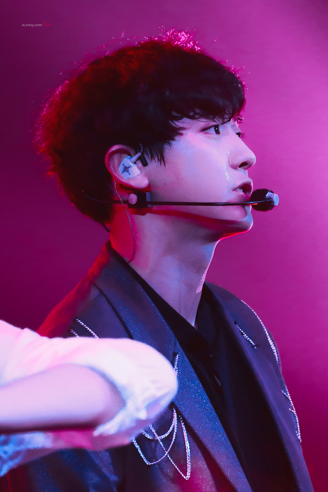 찬열이 웃을 때 옆 사람 때리는 습관 있는데 ㅋㅋㅋㅋㅋㅋㅋㅋㅋㅋ | 인스티즈