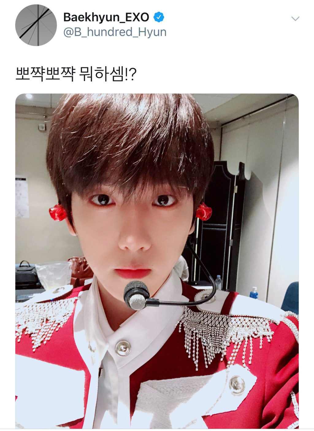 오늘자 안엑컴 기다리다 지친 팬들 가이딩해주는 백현이 | 인스티즈