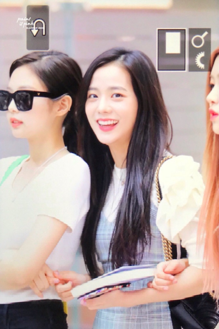 제니 오늘 그냥 진짜 깔끔하게 입었는데도 간지 쩐다 | 인스티즈