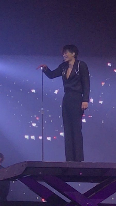 카이 마이크가 날아가서 깜짝 놀래찌 ㅂ=ㅂ!!!! | 인스티즈